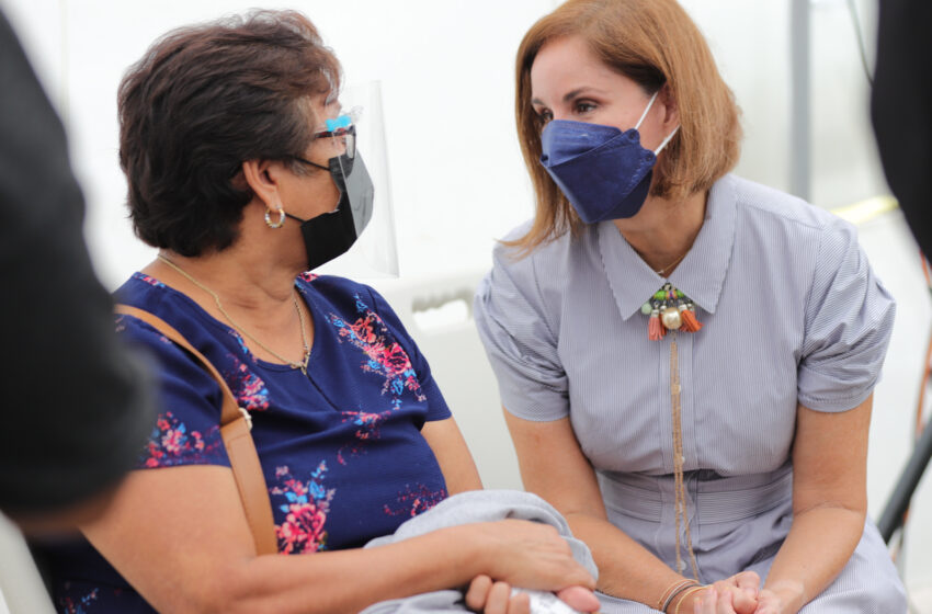  Primera Dama entrega donación al Instituto Oncológico Nacional
