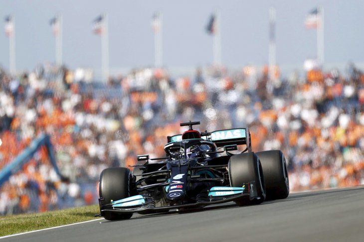  Hamilton delante de Vestappen; Sainz, quinto y Alonso noveno