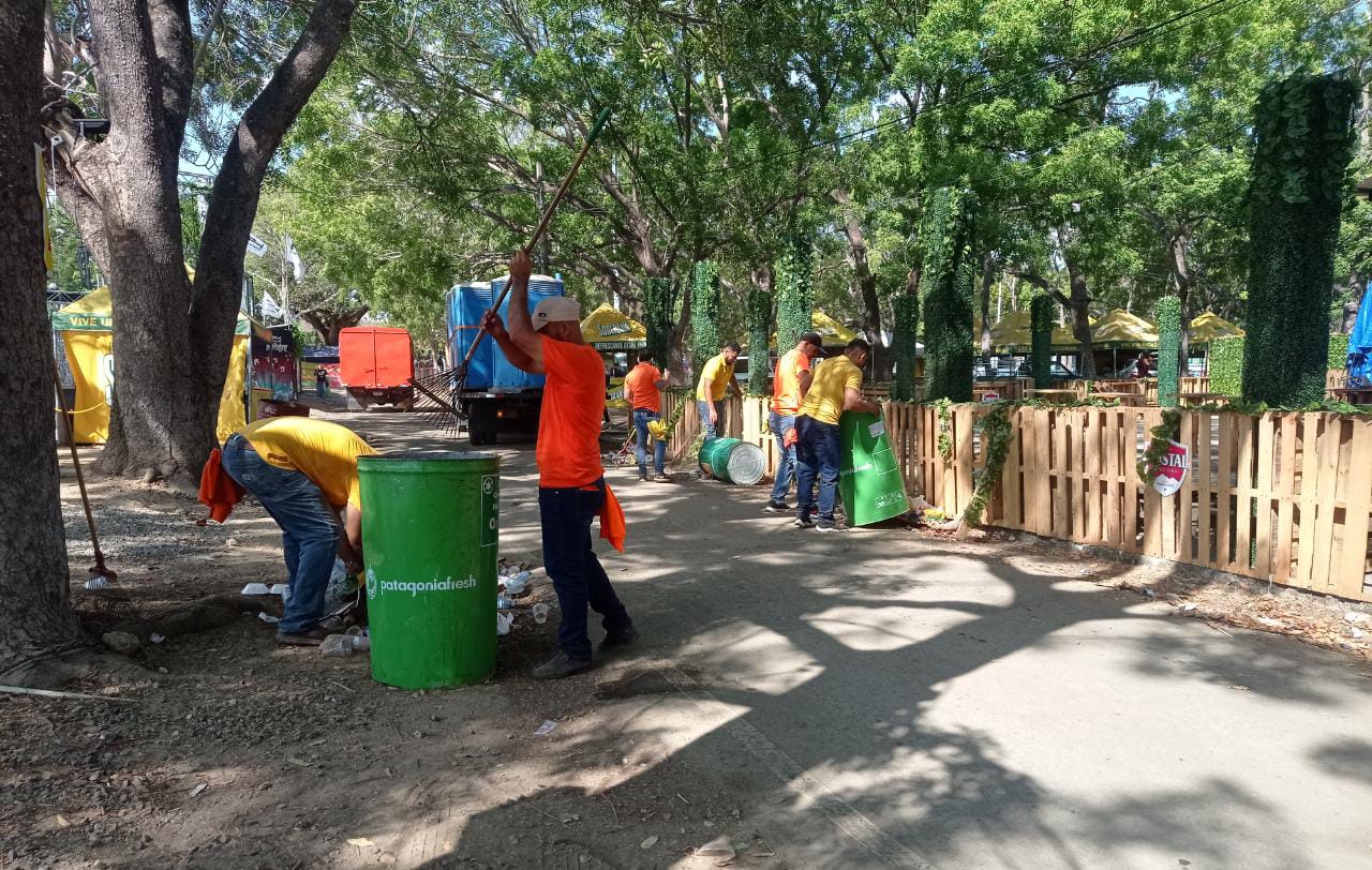 Privados De Libertad Realizan Labor Comunitaria En Feria De Azuero Al