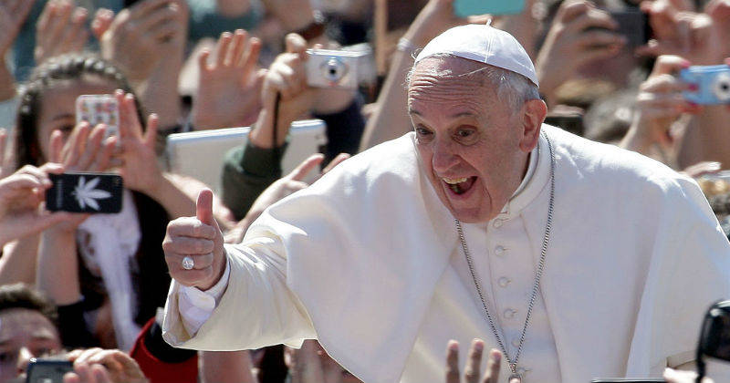  Papa Francisco hizo  ferviente llamado a la paz