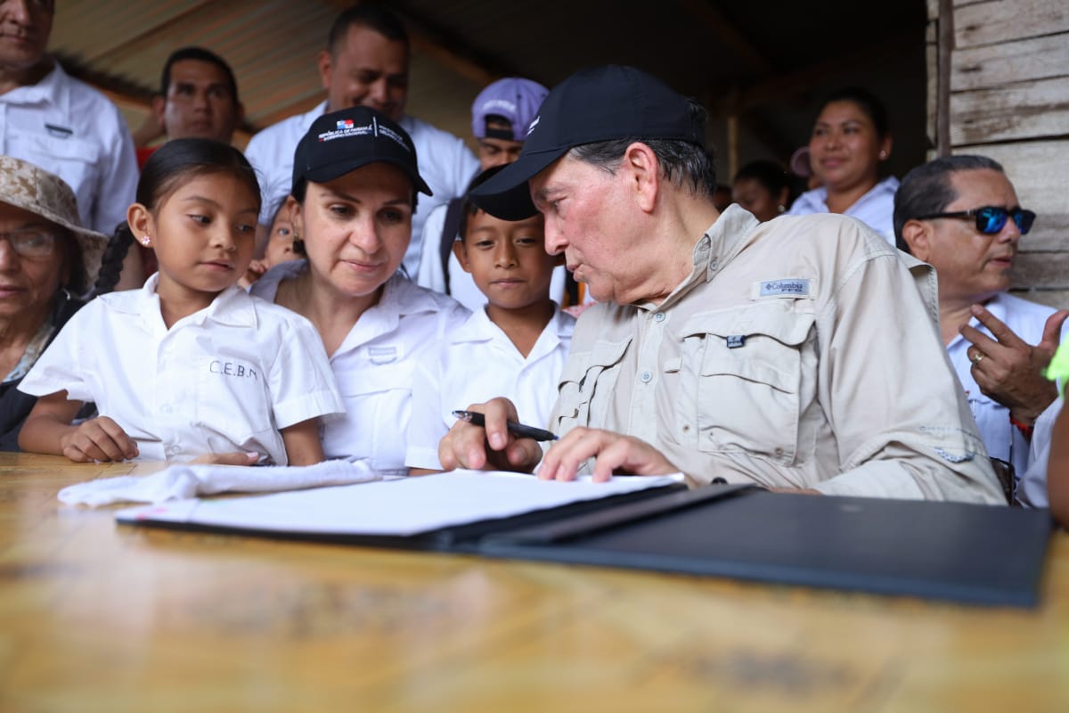 Presidente sanciona ley que crea programa "Estudiar sin hambre"