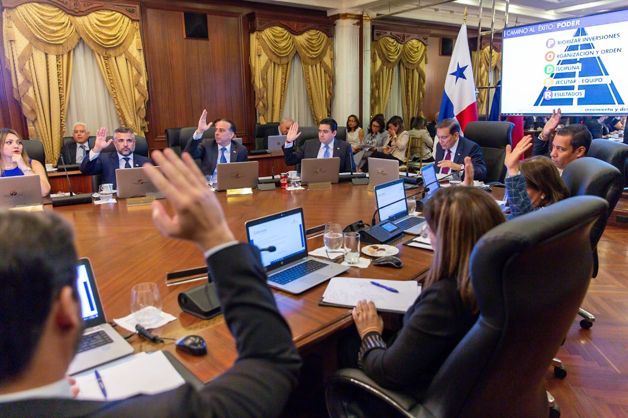 Gabinete nombra procuradores suplentes