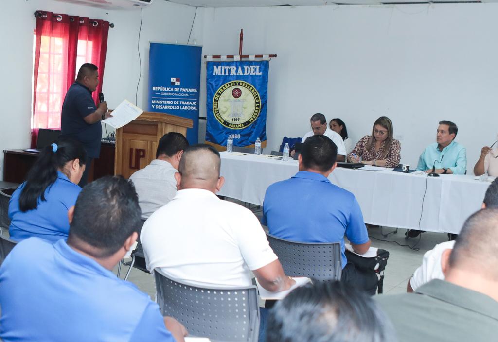 Presidente Cortizo reitera compromisos con trabajadores bananeros