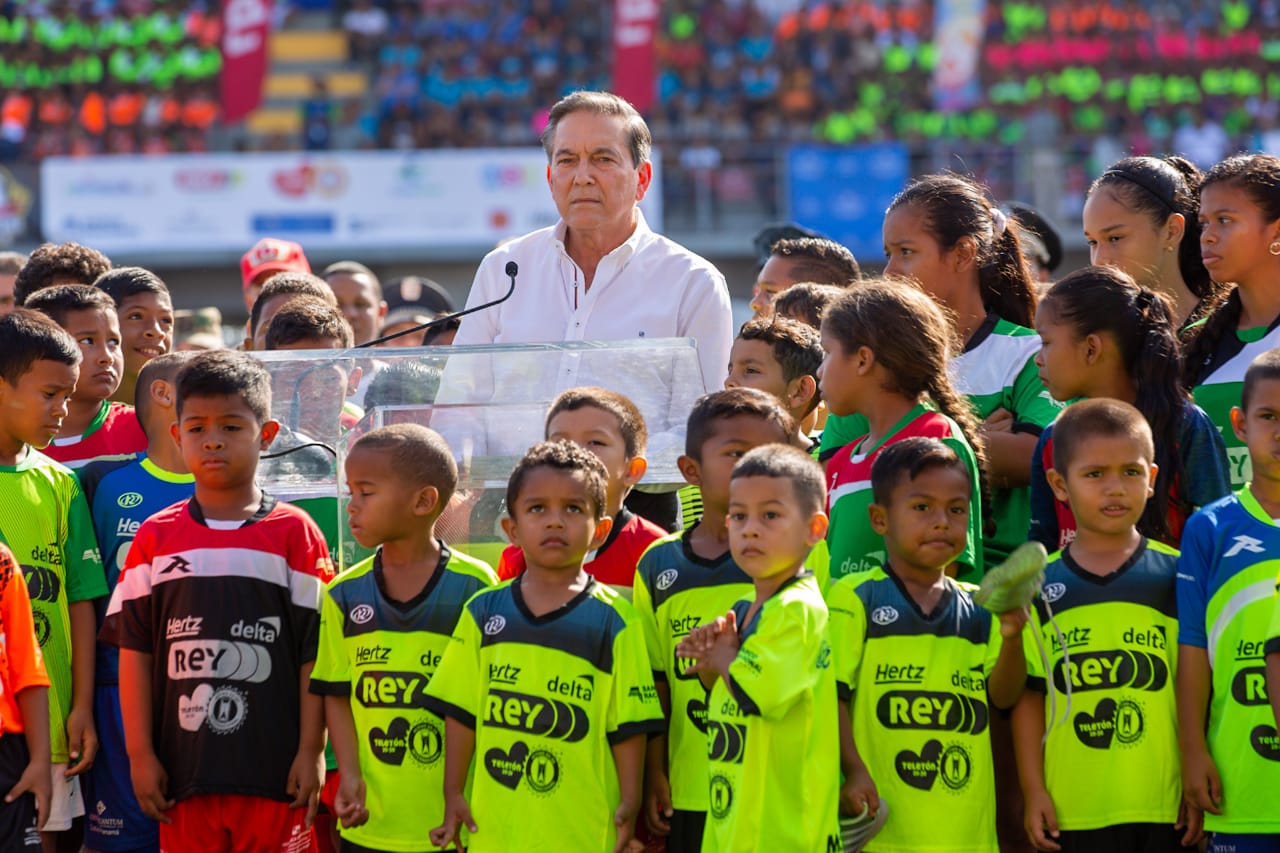 Gobierno apoya el deporte, compromiso con los niños