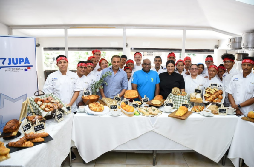  Estudiantes  del programa  Chefs JUPÁ ofrecen  degustación
