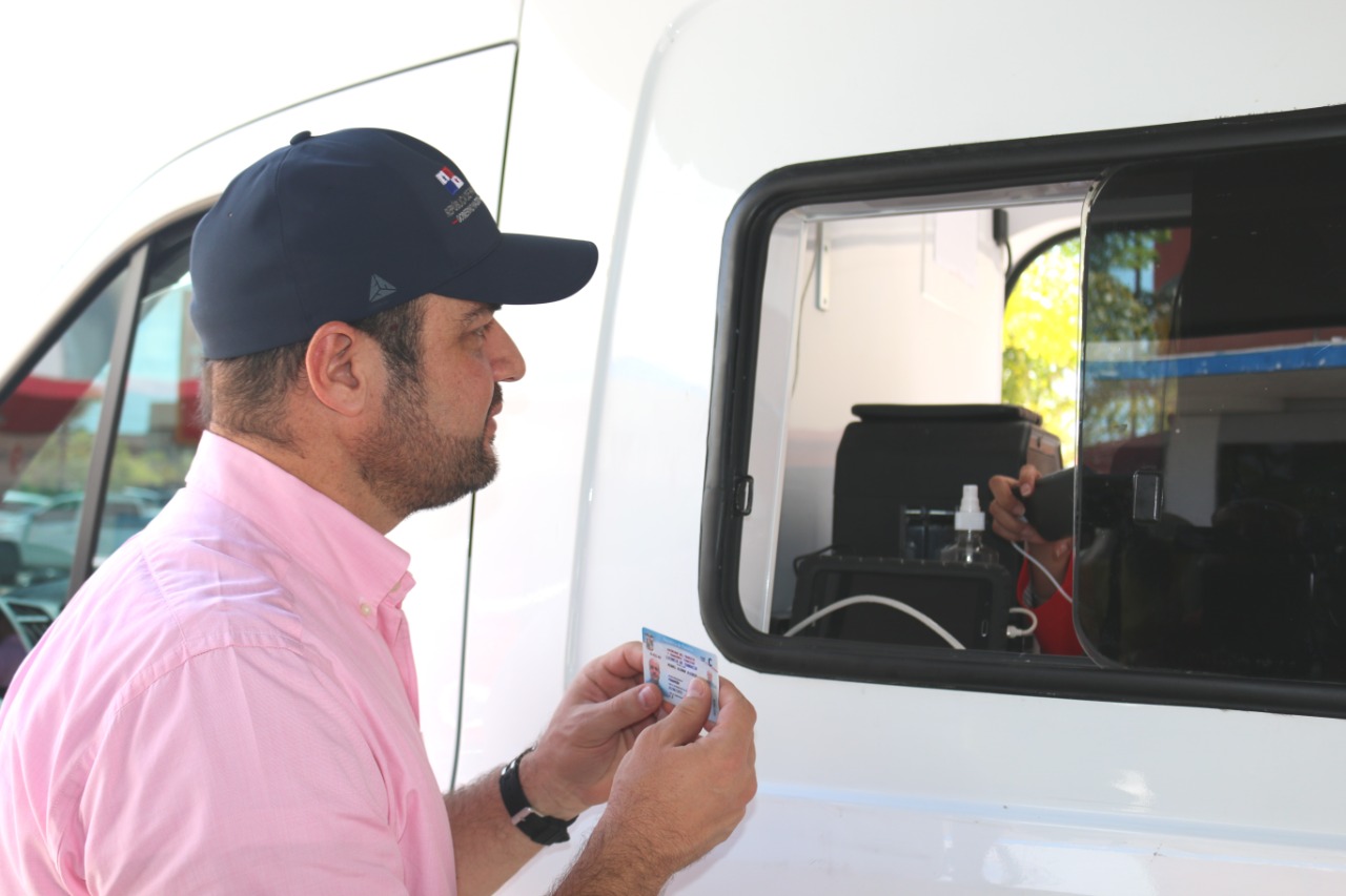 ATTT y SERTRACEN agilizan trámites de licencias mediante unidad móvil