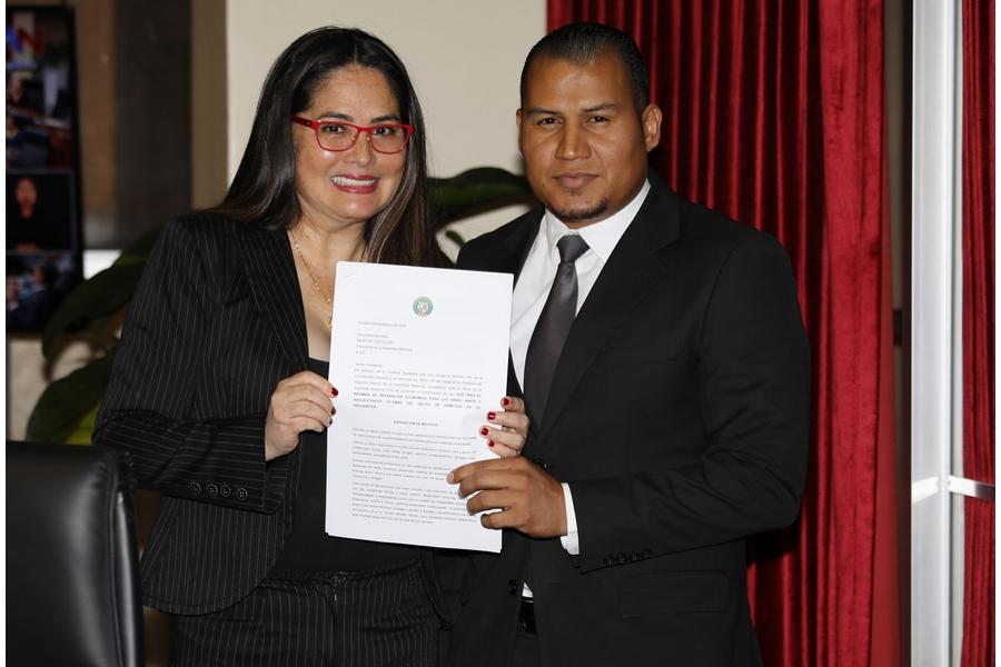 Diputada Zulay presenta propuesta  para los huérfanos de la violencia