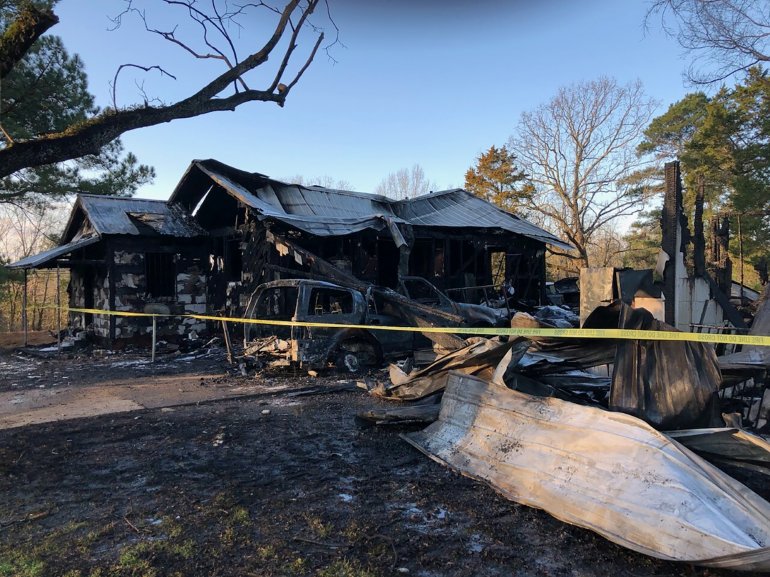 Muere una mujer y sus seis hijos al incendiarse vivienda en Mississippi