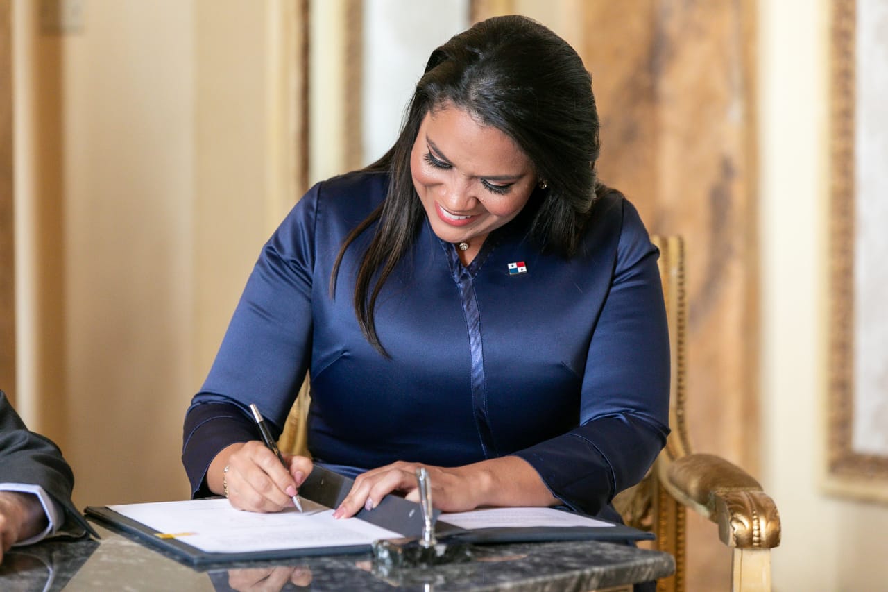 Constantes llamadas a Presidencia al renunciar la Ministra Sheyla Grajales