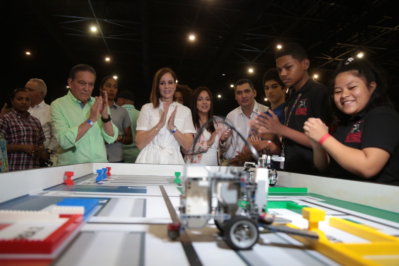 Primera Dama viaja a Medellín como embajadora panameña de la educación STEAM