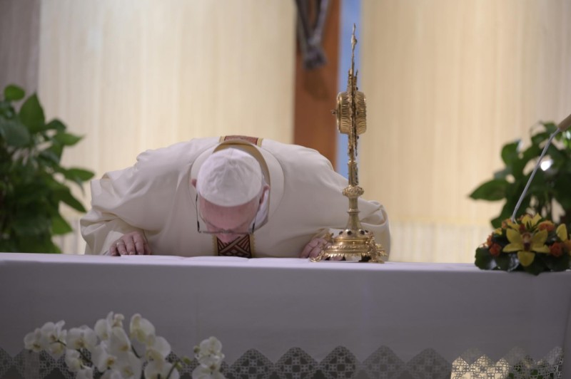  El Papa pide prudencia,  al inicio del desconfinamiento