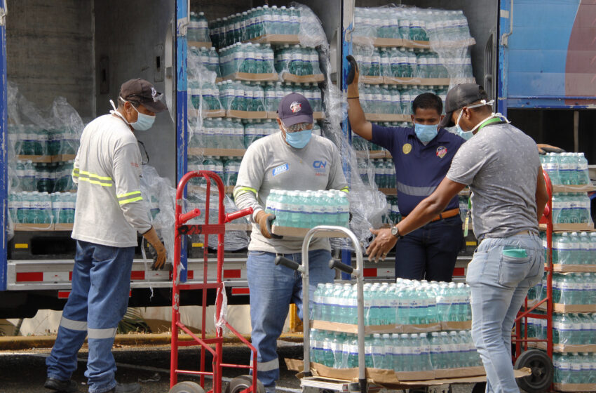  Cervecería Nacional dona unidades de agua al Ministerio de Salud
