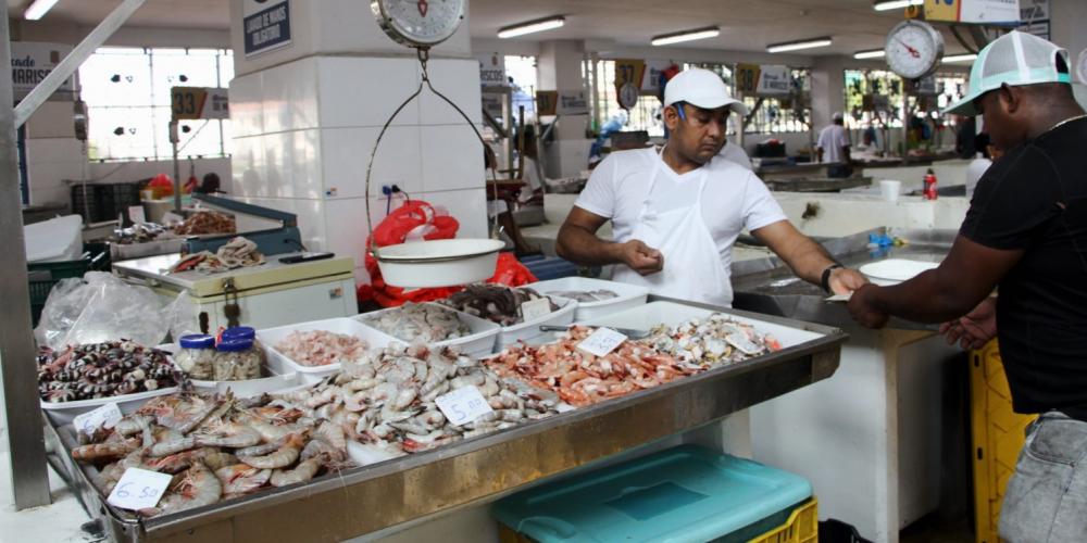 Ante la cuarentena anuncian nuevo   horario del Mercado de Mariscos