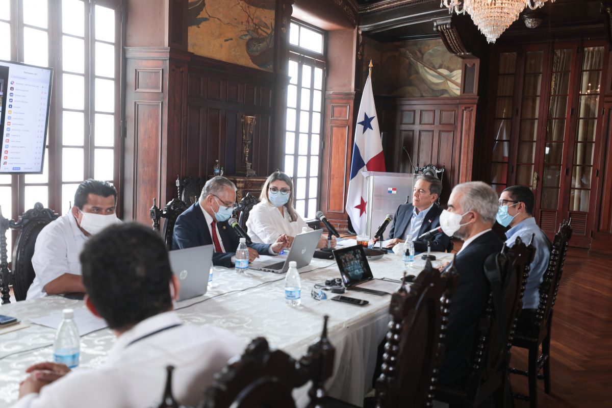 Gobierno instala mesa tripartita de diálogo por la economía