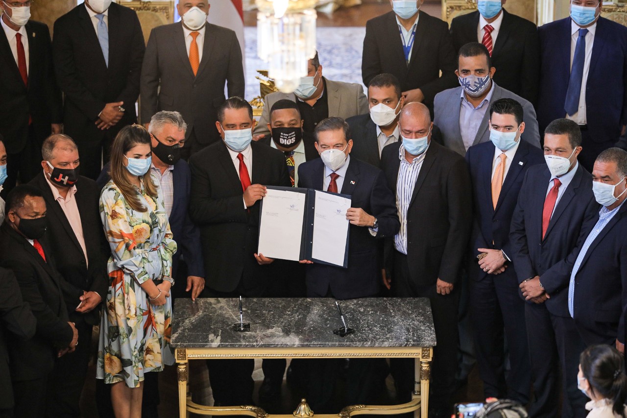 Sancionan ley para rescate presupuestario de municipios