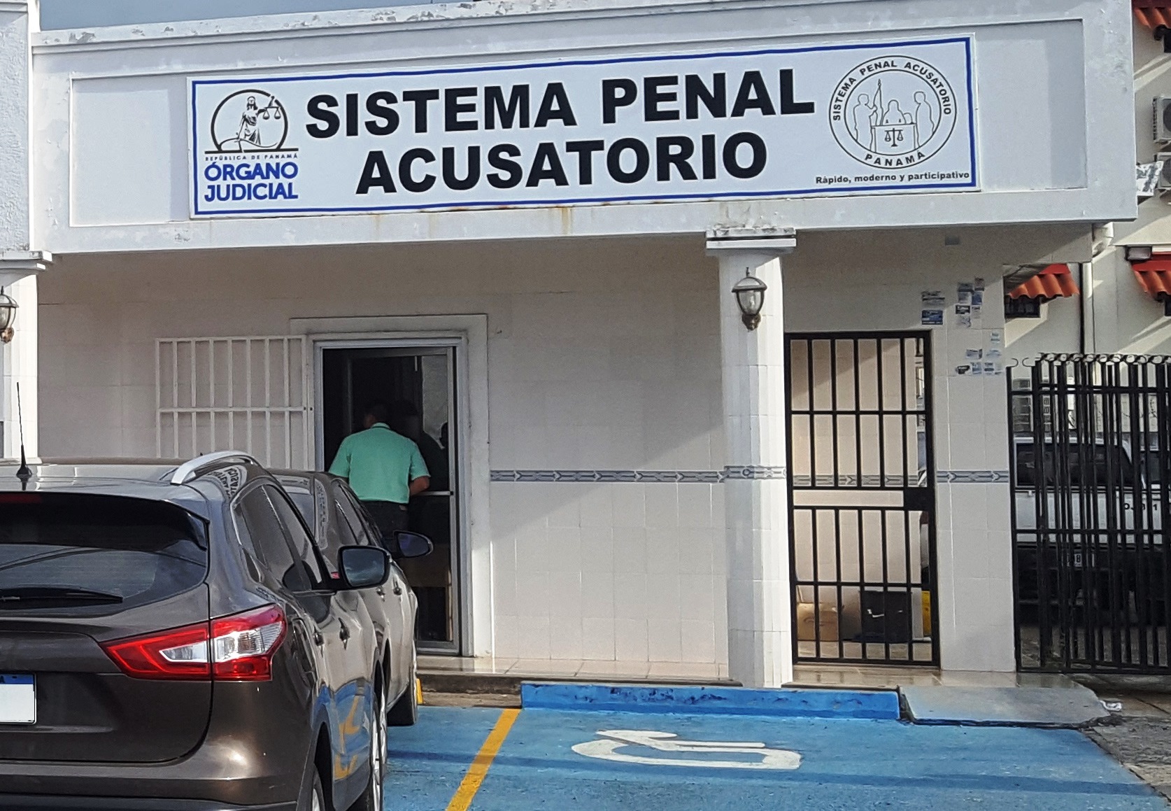 Dispara a su padre y luego se entrega a la Policía Nacional