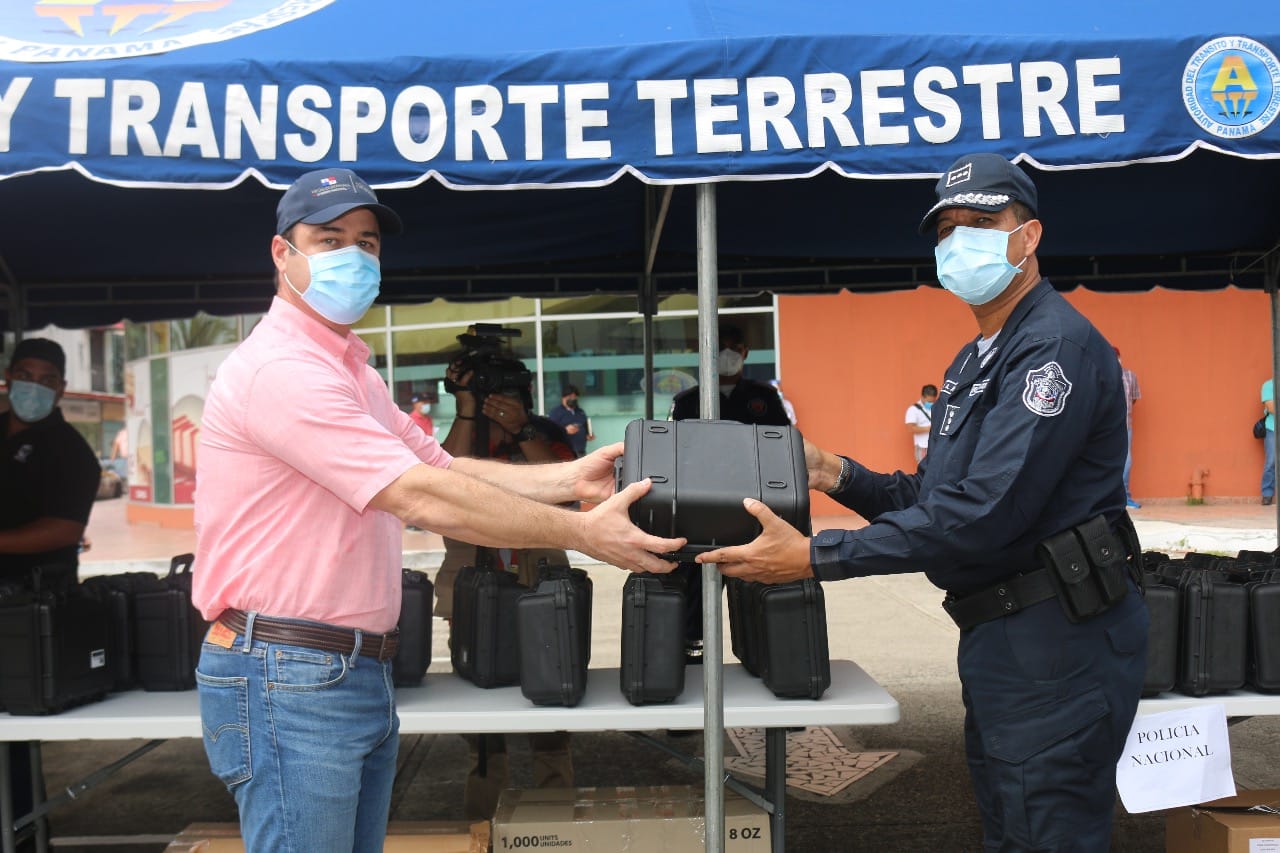 ATTT hace donación a la Policía Nacional