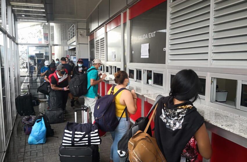  Con la ayuda humanitaria viajan 103 nicaragüenses desde Panamá