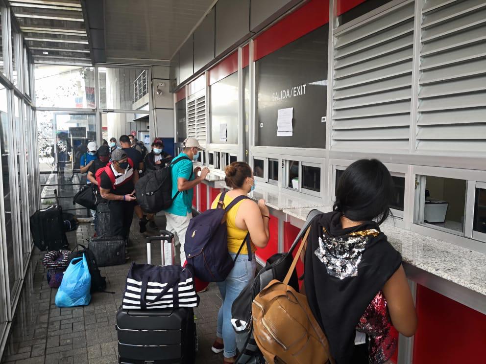 Con la ayuda humanitaria viajan 103 nicaragüenses desde Panamá