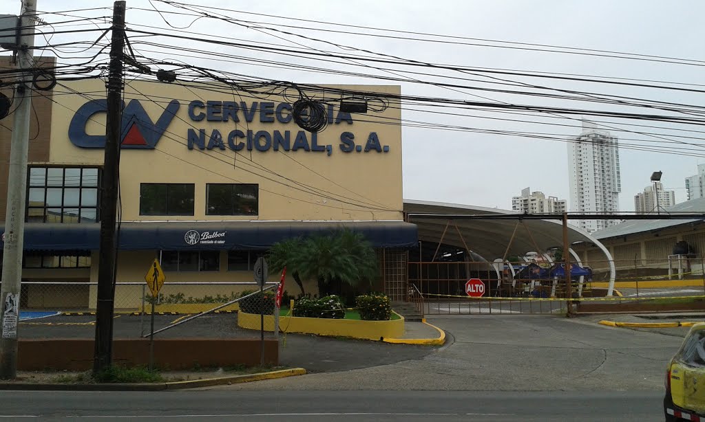 Cervecería Nacional producirá mascarillas para colaboradores