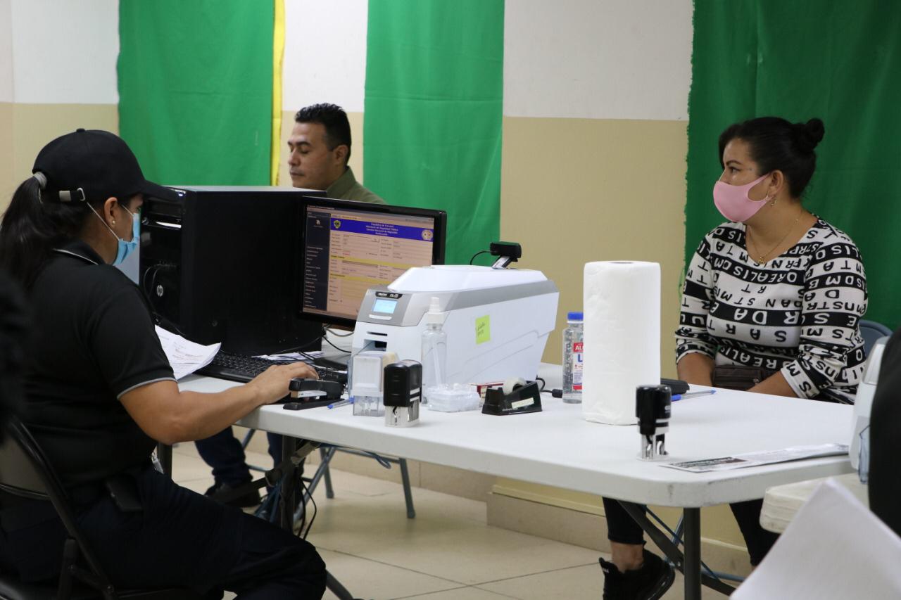 Migración inicia proceso para entrega de carné a extranjeros