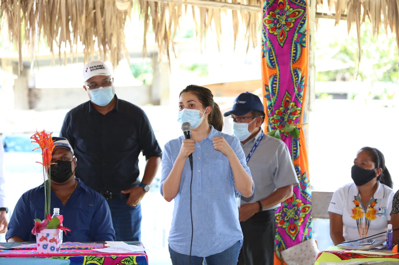 Ministras de Gobierno y Educación llegan a la comarca Emberá Wounaan