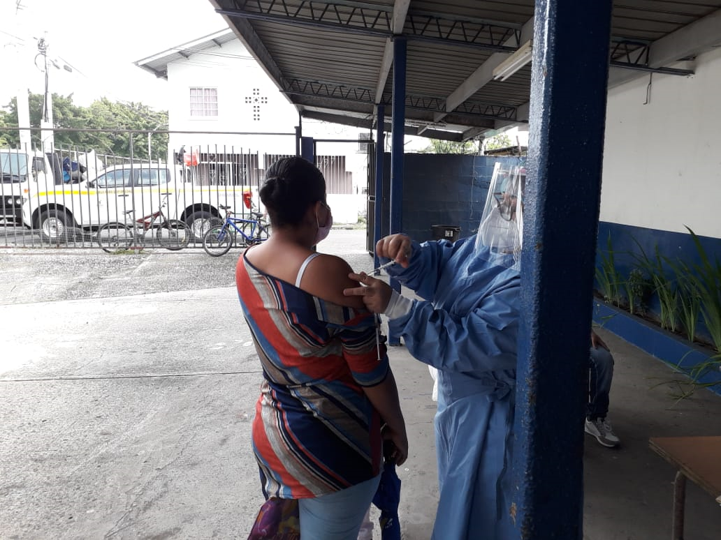 MINSA aplica más de  ciento siete mil vacunas a personas vulnerables