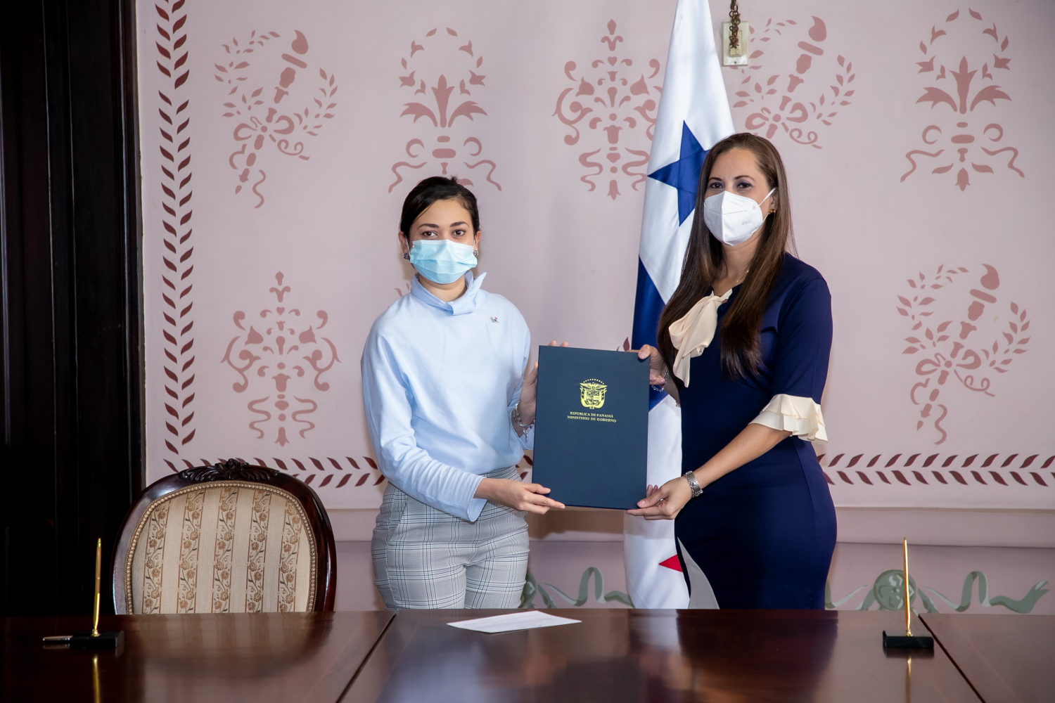 Gobernadora Sindy Smith toma posesión del cargo