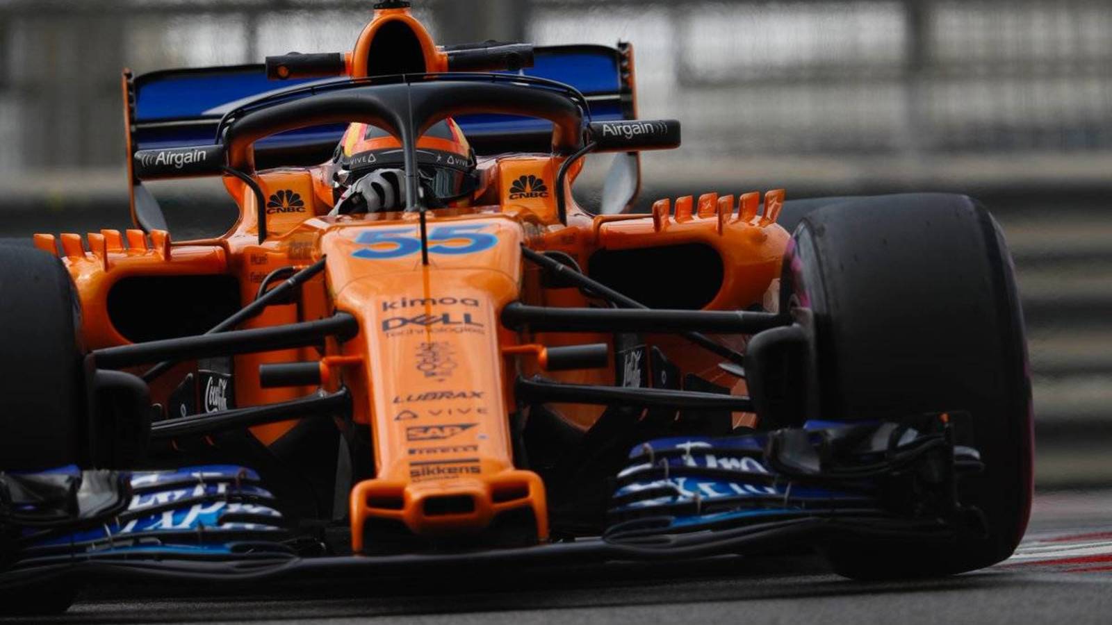 Carlos Sainz se prepara para la batalla en la F1