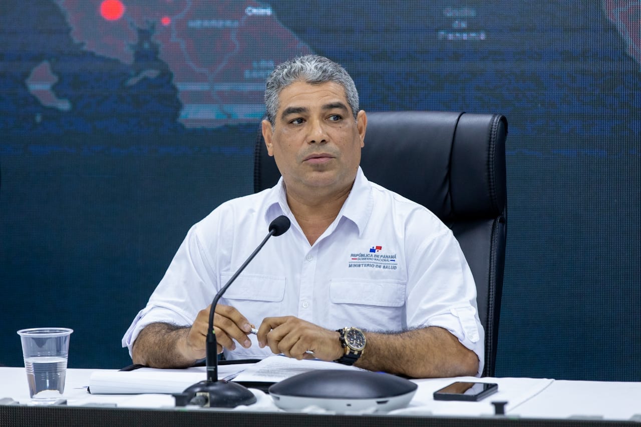 Ministro Sucre reitera a población el uso de la mascarilla