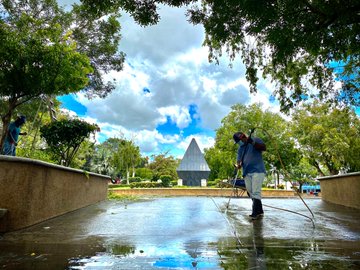  Realizan limpieza y poda en el Parque Cervantes de David