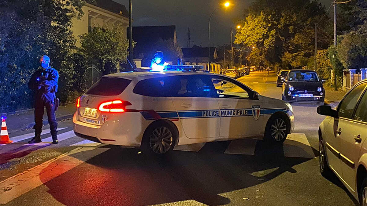 Decapitado un profesor en París, activan alarma