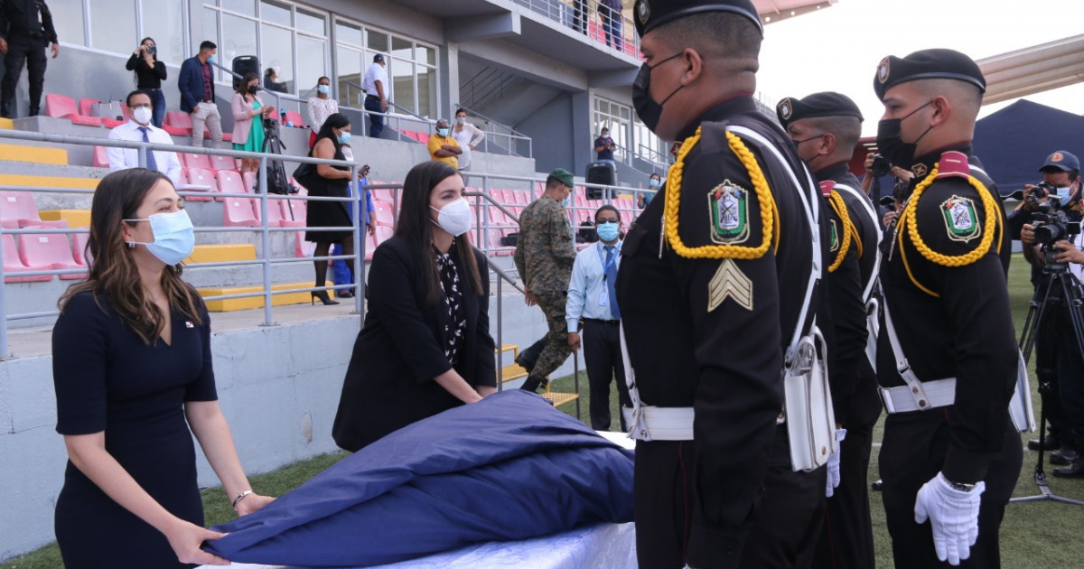 Cremarán banderas en desuso, también la del Cerro Ancón