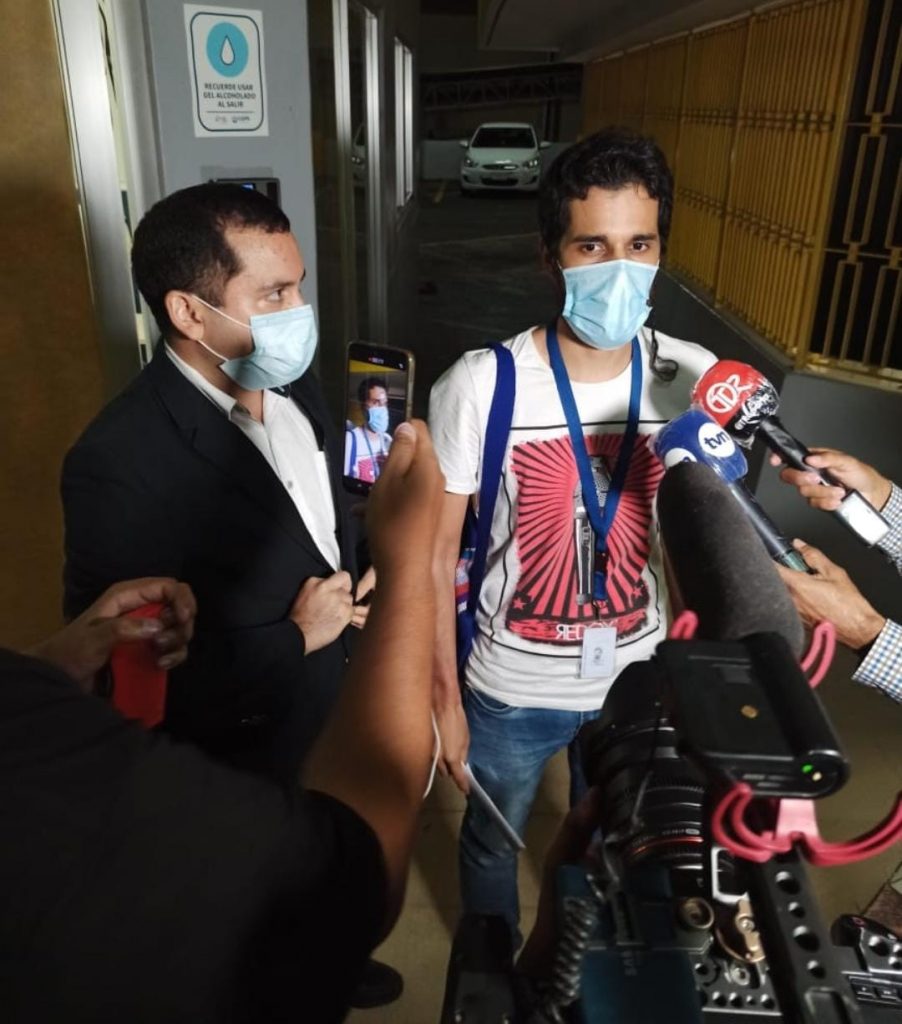 Unidades de la Policía Nacional violan derechos de periodista