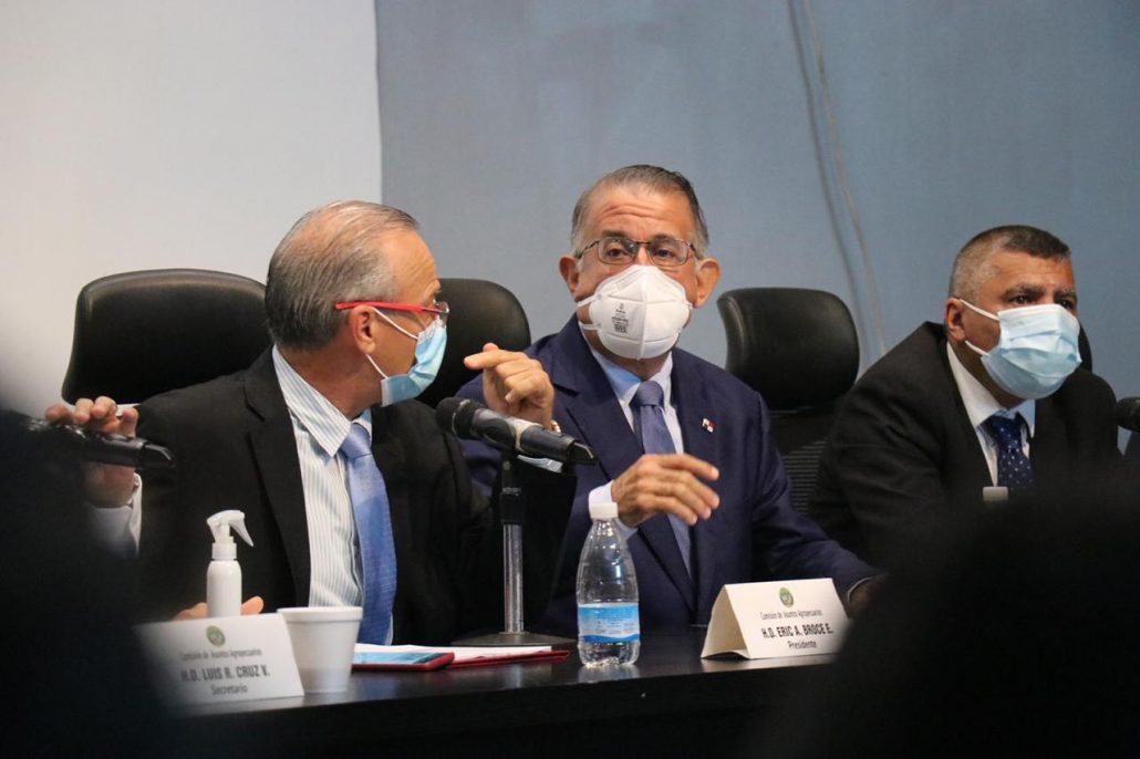 Buscan fortalecer la ley pesquera en Panamá, sigue el debate