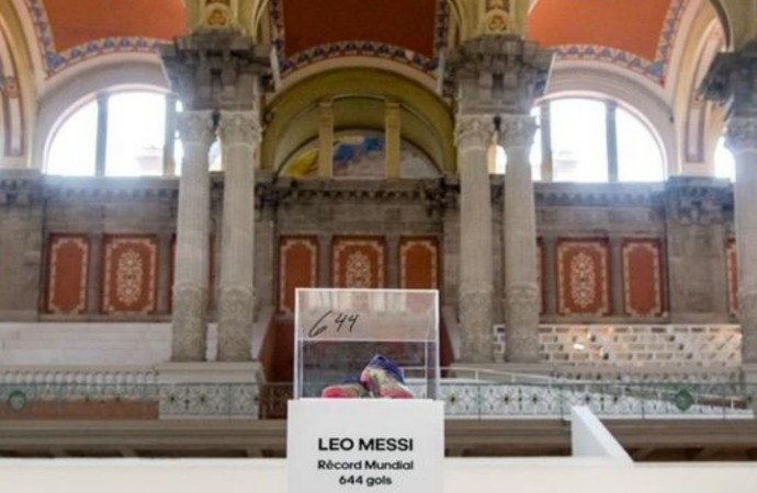  Adidas y Leo Messi regalan las botas del récord al Museu Nacional D´art de Catalunya