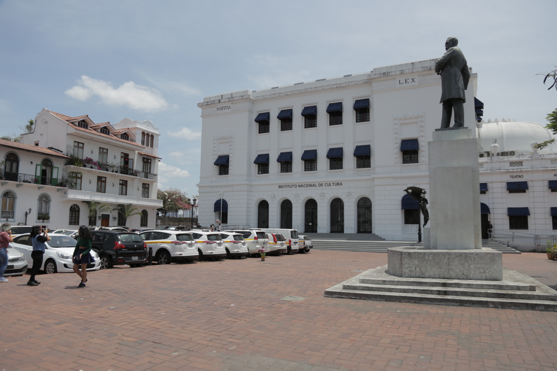 Investigan al Ministerio de Cultura por contrataciones sobre servicios