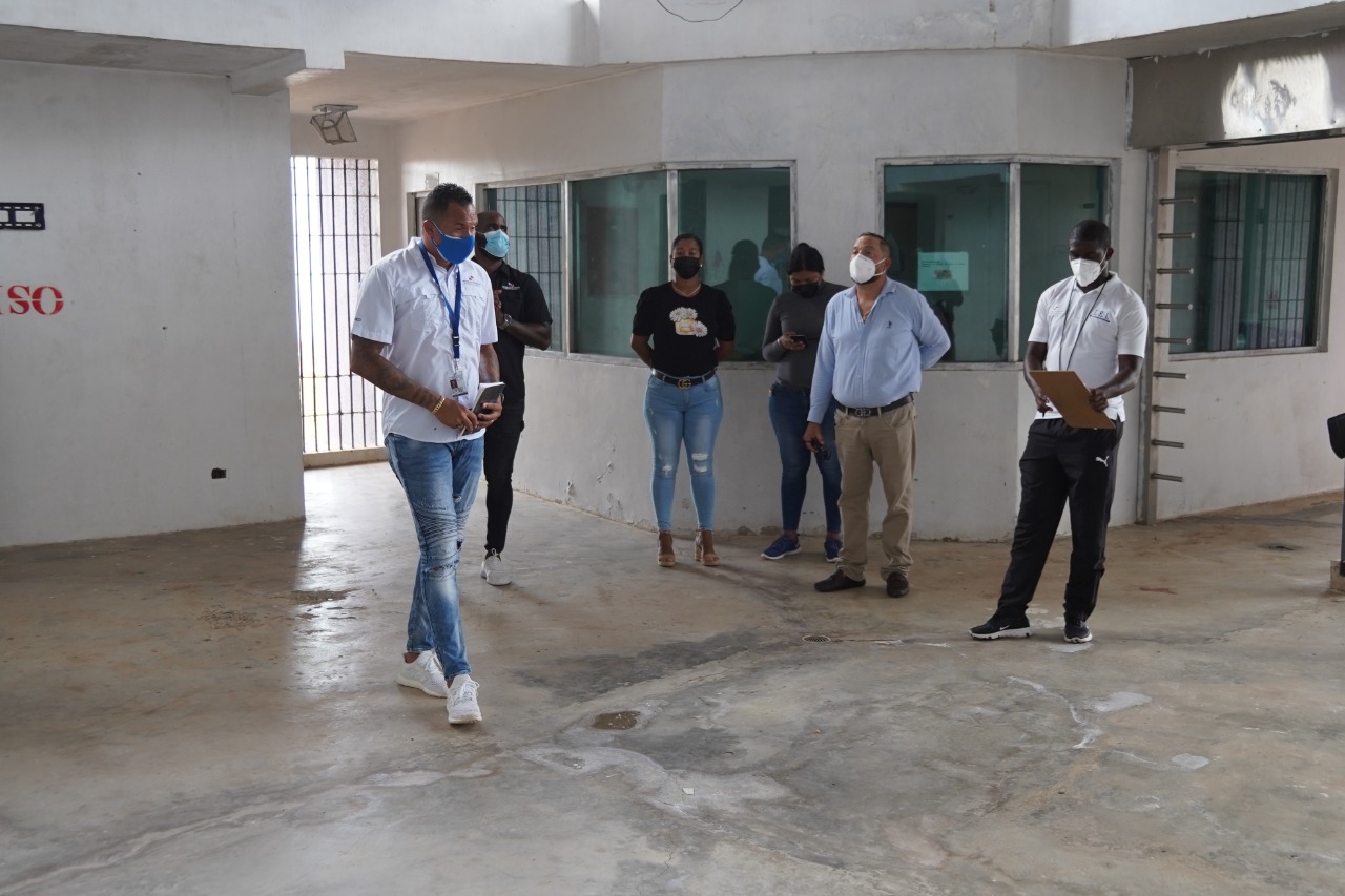 Ex futbolistas Felipe Baloy y Blas Pérez se reúnen con jóvenes en conflicto con la ley