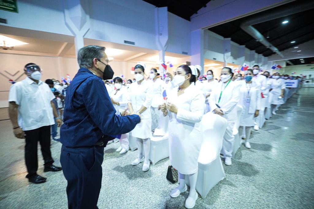Presidente Cortizo dice que las enfermeras "son luz de esperanza para el país"