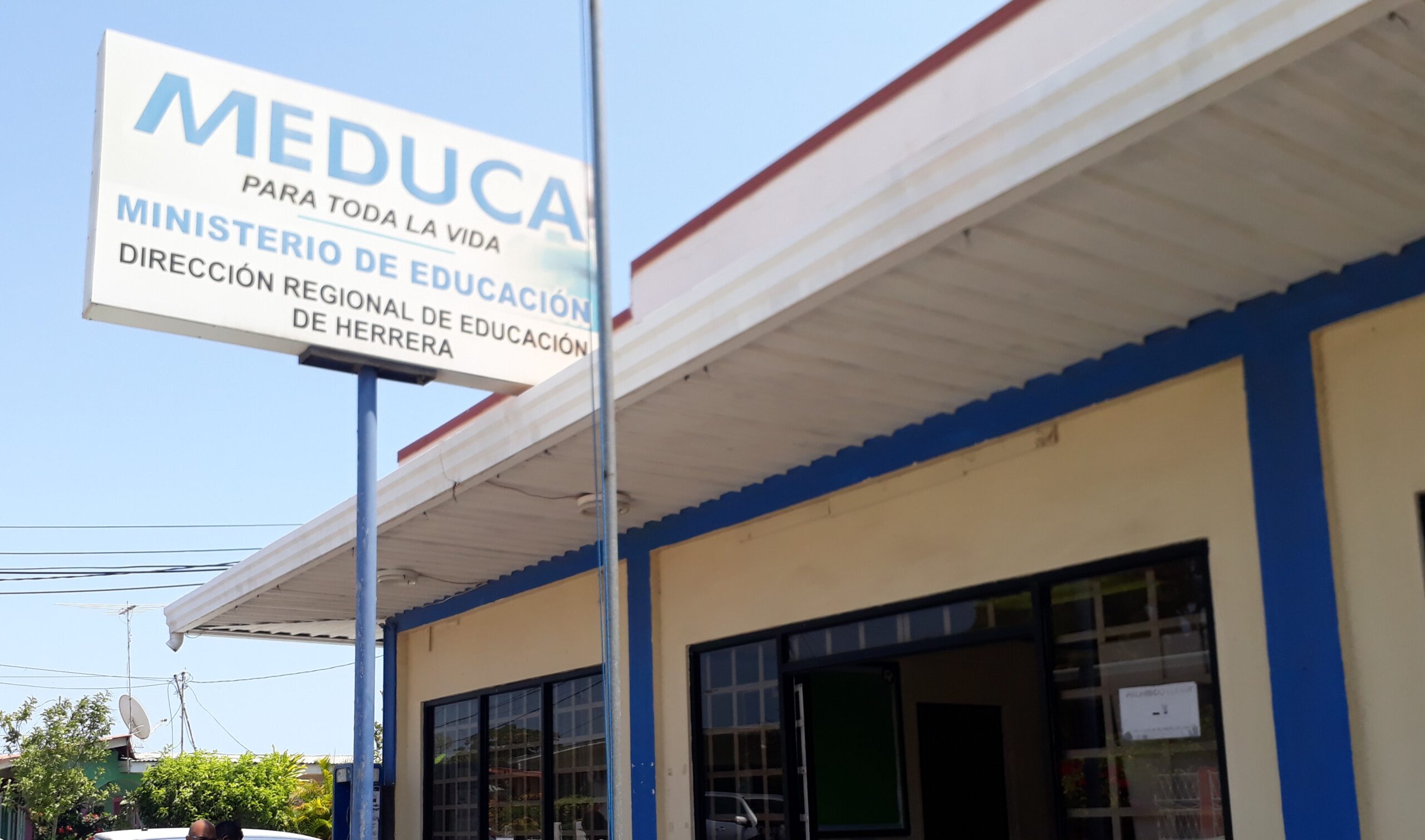 FUCLAT plantea al MEDUCA facilitar educación virtual, estudiantes sin internet