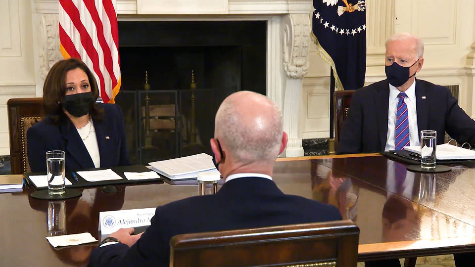 Preocupa al presidente Biden la crisis migratoria en la frontera con México