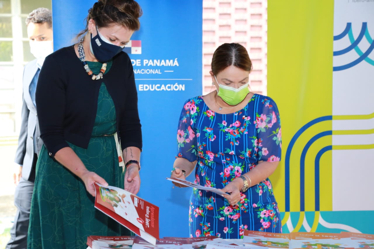 MEDUCA entrega guías para orientar a padres de familia y docentes