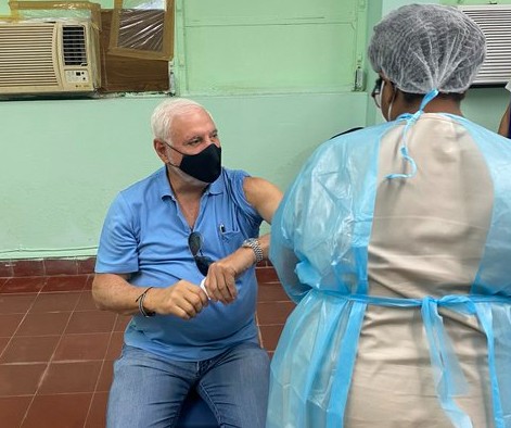  Expresidente Martinelli recibe vacuna contra el Covid -19, felicita al Gobierno Nacional