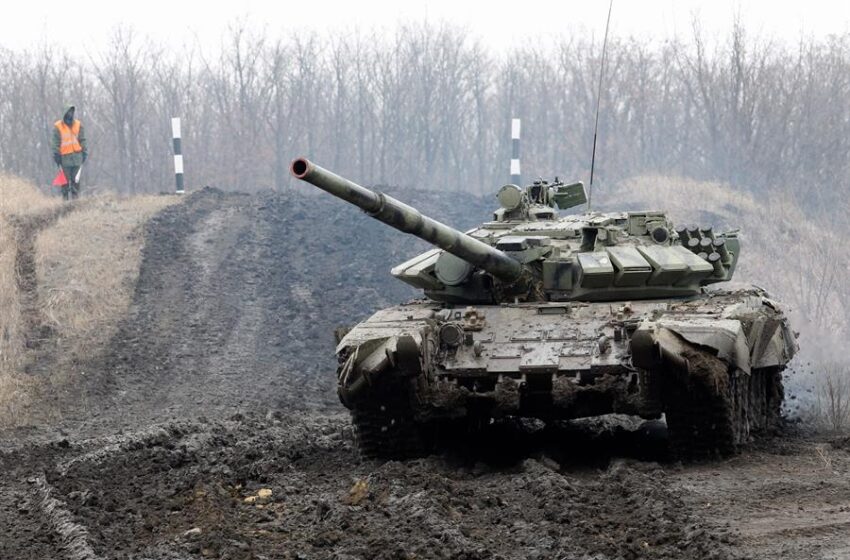  Tropas rusas se congregan en la frontera con Ucrania, EE.UU. mantiene cautela