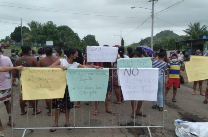  Indígenas protestan en  Vía Panamericana, provincia de Darién