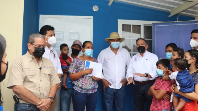  Presidente Cortizo Cohen entrega viviendas a familias en Los Pozos y Ocú