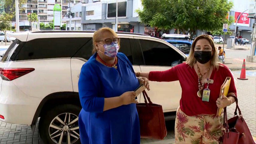 Fiscalía entrevista a Itzel Hewit por escándalo de las vacunas