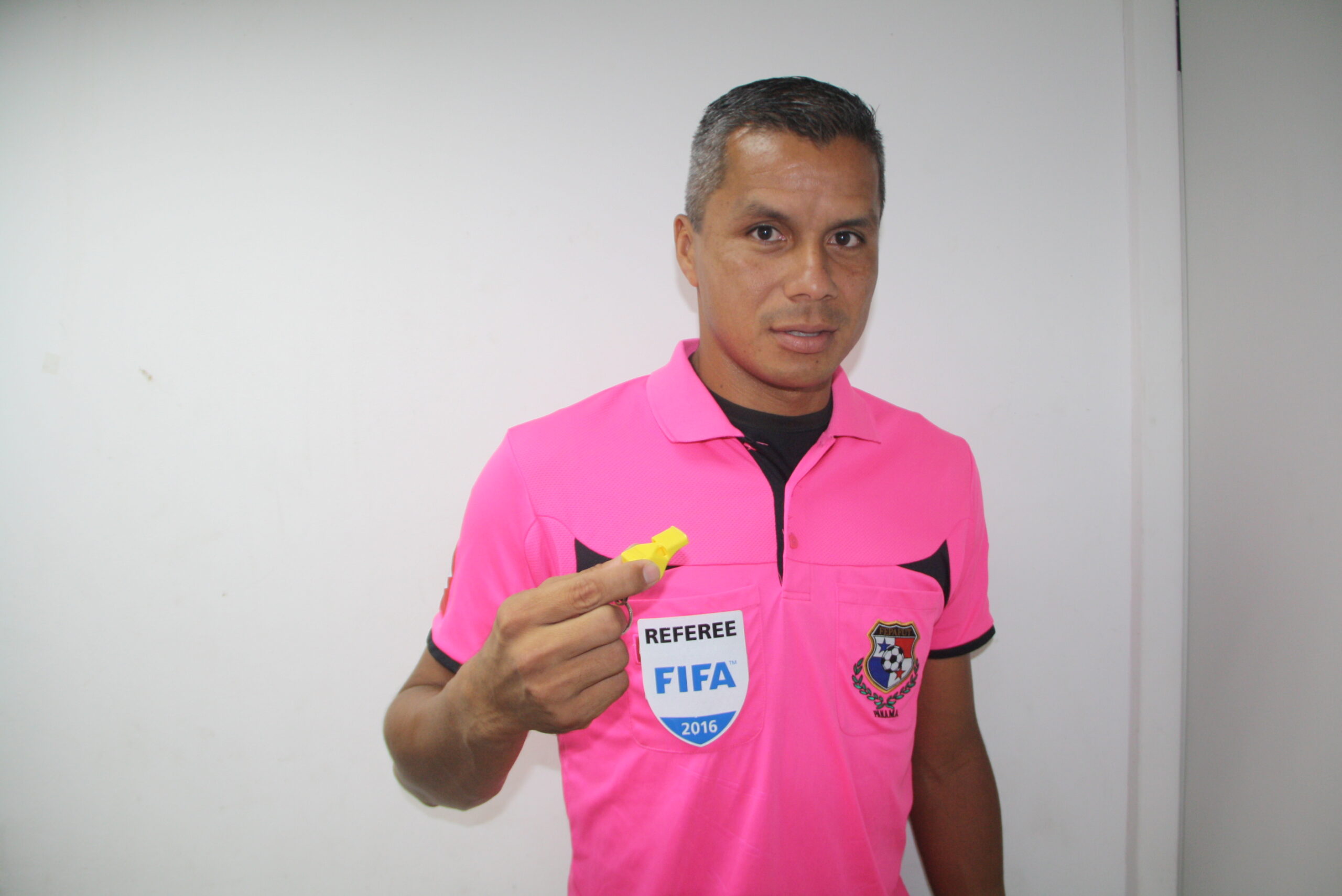 UNACHI ofrece reconocimiento al profesor Jhon Francis Pitty