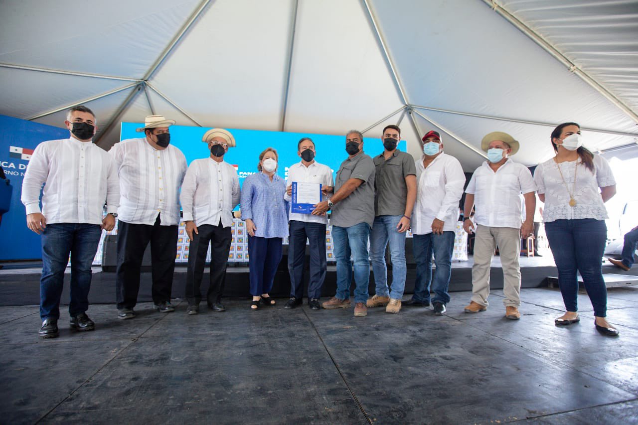 Presidente Cortizo entrega órdenes de proceder para rehabilitar carreteras