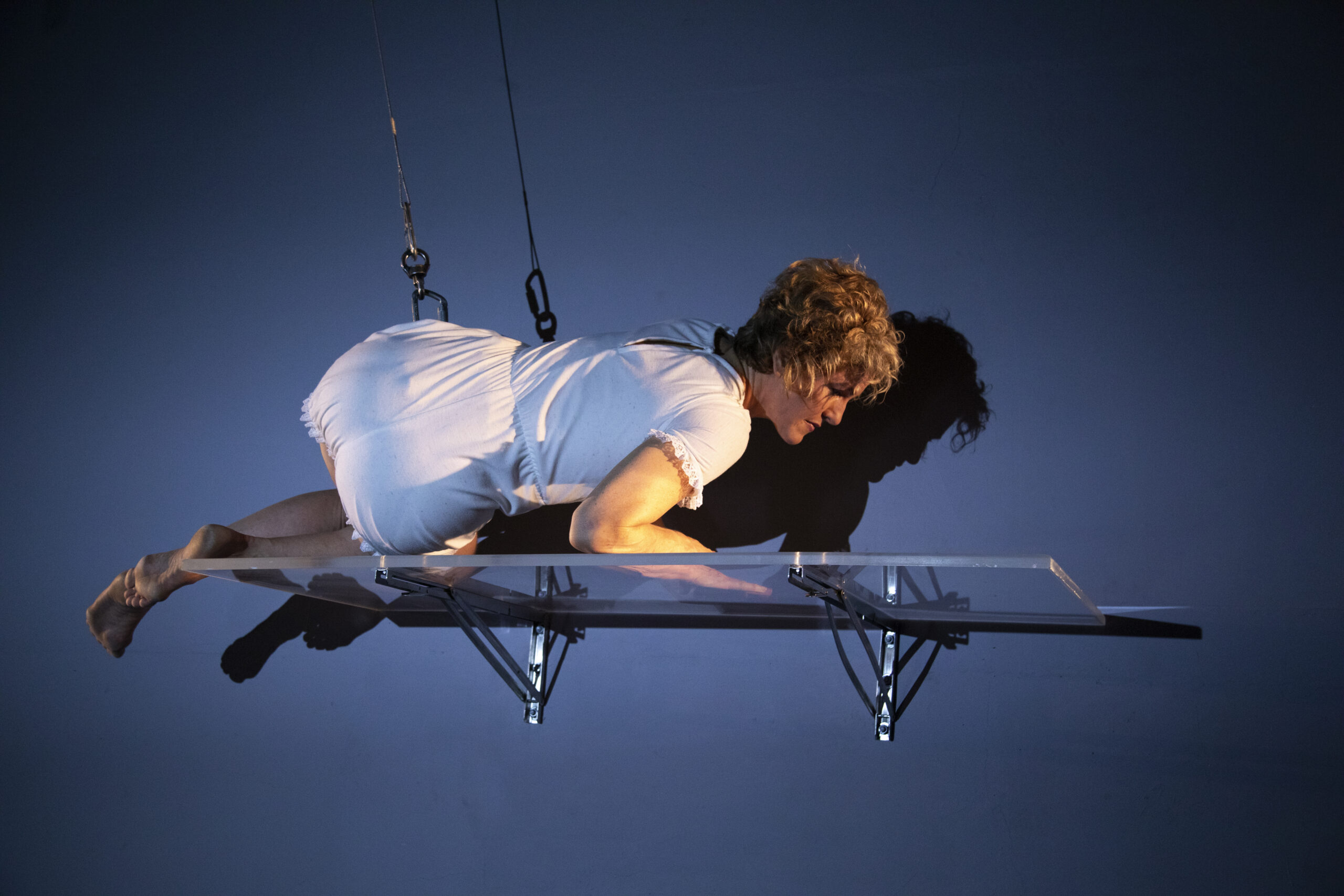 ONEIROS, una obra que reflexiona  sobre el miedo, muerte y la violencia de género